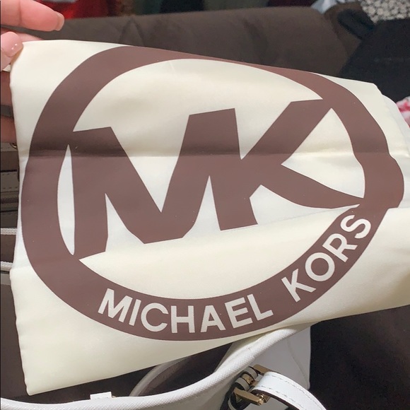 Michael Kors Jet Set Travel Tote - Picture 8 of 8